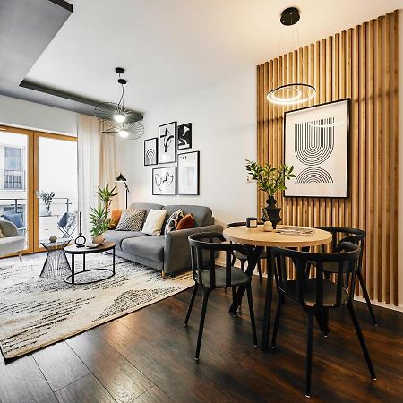 Main Station Art Apartment Красков Екстериор снимка