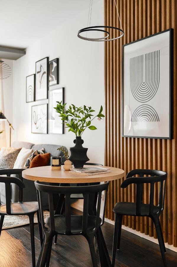 Main Station Art Apartment Красков Екстериор снимка